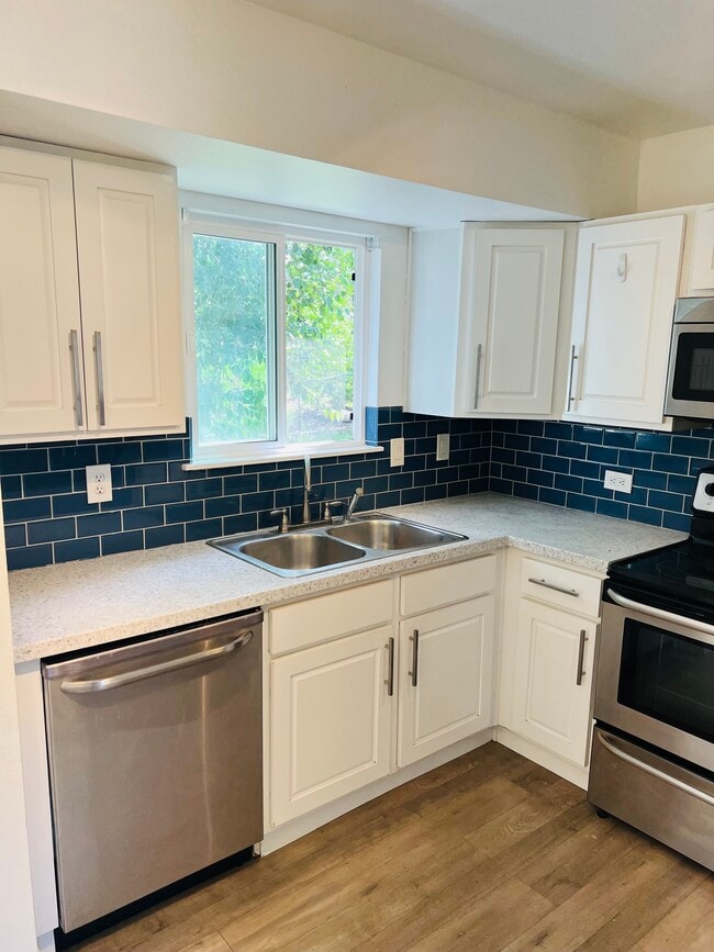 Photo - 2025 Broman Ct