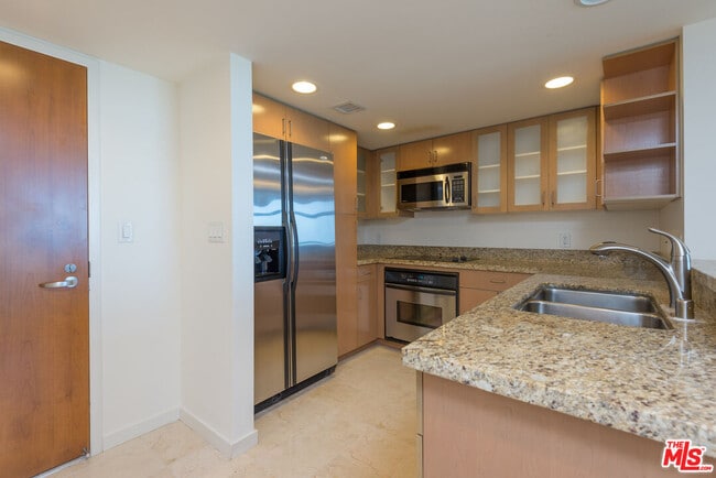Photo - 13700 Marina Pointe Dr Unit 1115
