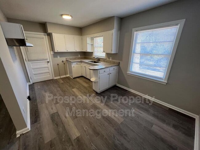 Photo - 800 Goodson Dr