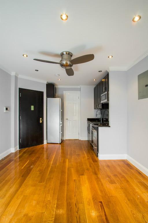 437 W 53rd St Unidad 2D