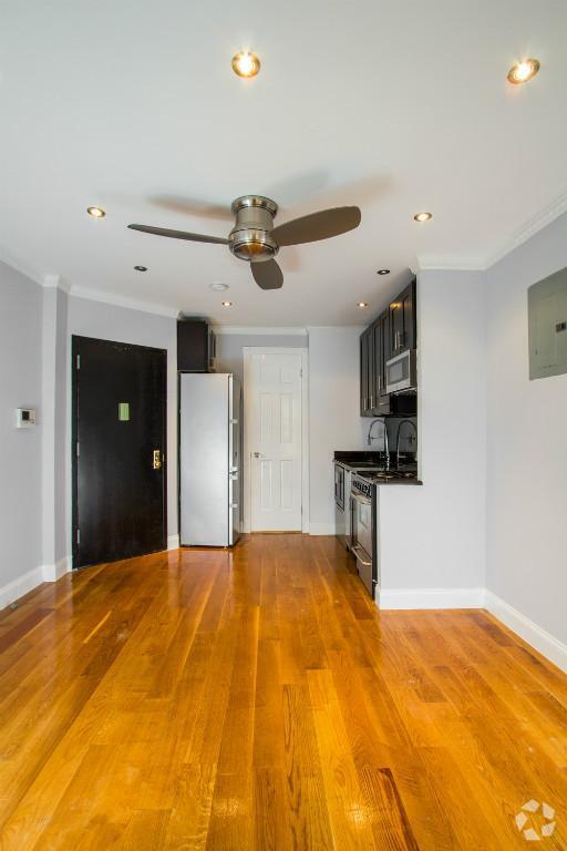 Building Photo - 437 W 53rd St Unit 2D Rental