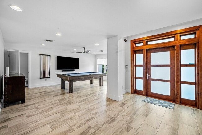 Photo - 740 NE 36th St