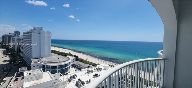 Building Photo - 5401 Collins Ave Unit 1513