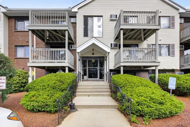 35 Andrew St Unit 30