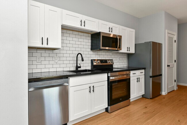 Photo - 505 W Grand St Unit 109
