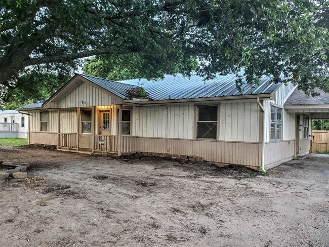 Building Photo - 601 S Cochran St