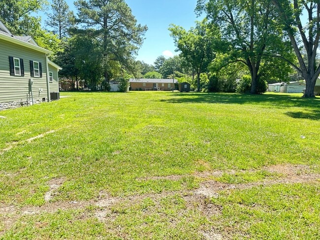 Photo - 408 Branch St