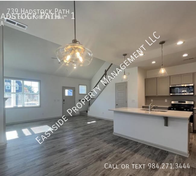 Photo - 739 Hadstock Path