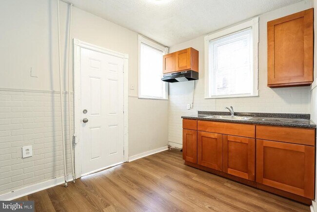 Photo - 5627 Hadfield St