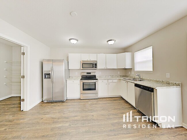 Photo - 908 Littleton Dr