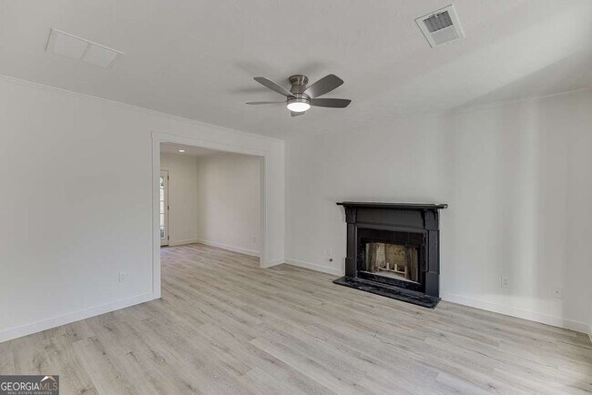 Photo - 1225 Shelton Way