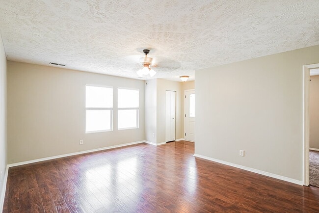 Photo - 2735 Sutherland Dr
