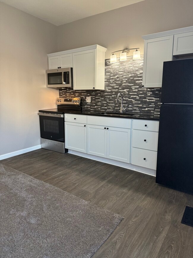 Building Photo - 121 W Ohio St Unit a Rental