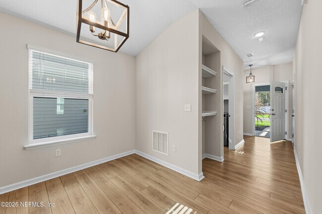 Photo - 565 Chandler Dr