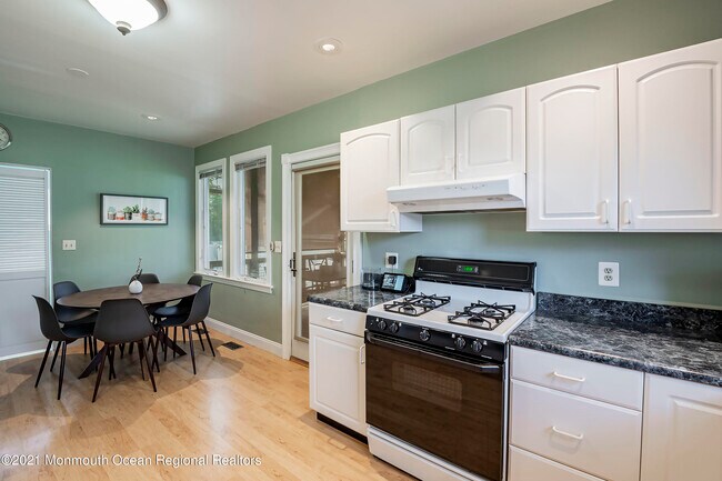 Photo - 132 Sampson Pl