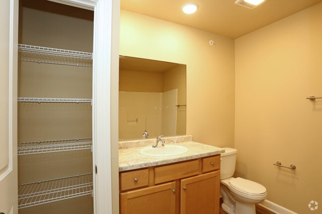 2BR, 2BA- Upper