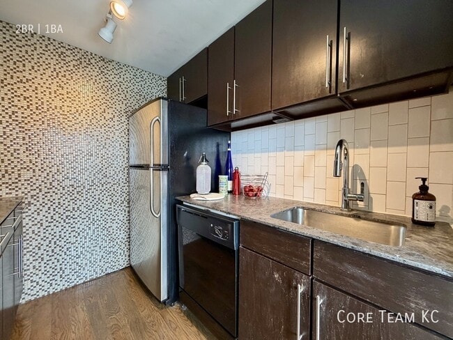 Photo - 1020 W 44th St Unit 7