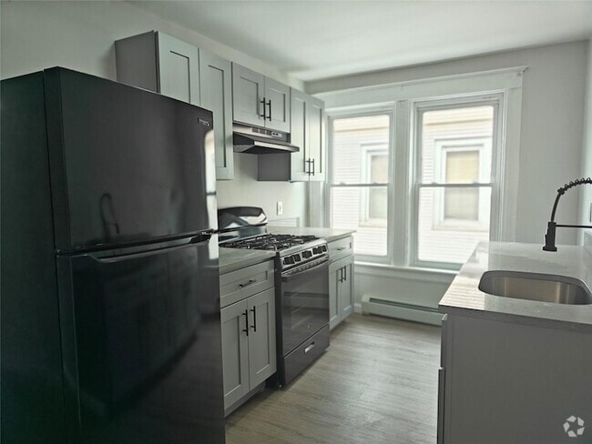 Building Photo - 372 Mansion St Unit 2W Rental