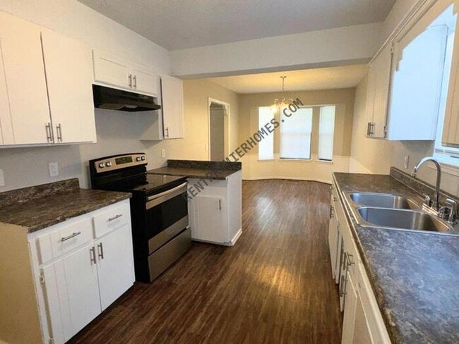 Photo - 3000 SW 129th St