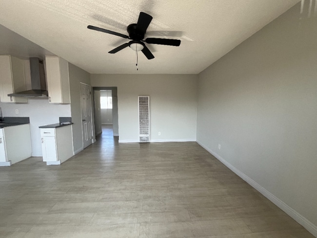 Photo - 609 W 94th St Unidad 19