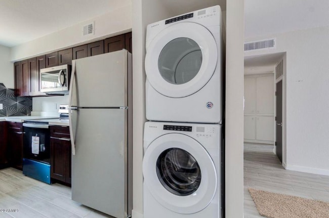 Photo - 813 E Marlette Ave