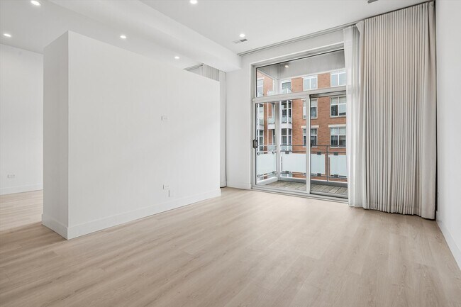 Photo - 949 W Madison St Unit 406