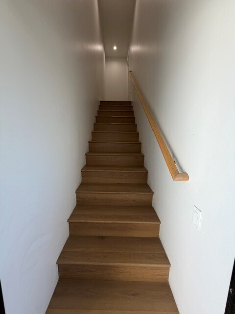 724 1/2 E 81st St Unit 724 1/2