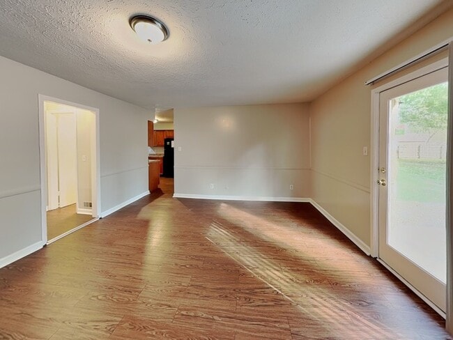 Photo - 323 Hillendale Dr