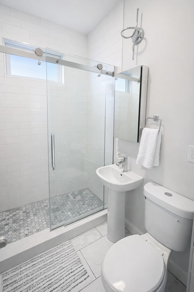 Photo - 910 E 4th St Unit 2