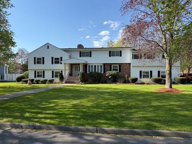Building Photo - 16 Indian Rock Dr