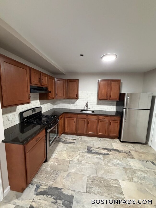 Photo - 144 Stevens St Unit 3