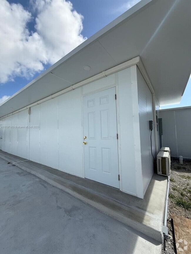 Building Photo - 11260 SW 203rd St Unit 1 Rental
