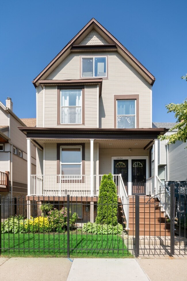 Building Photo - 3934 N Francisco Ave Unit 1