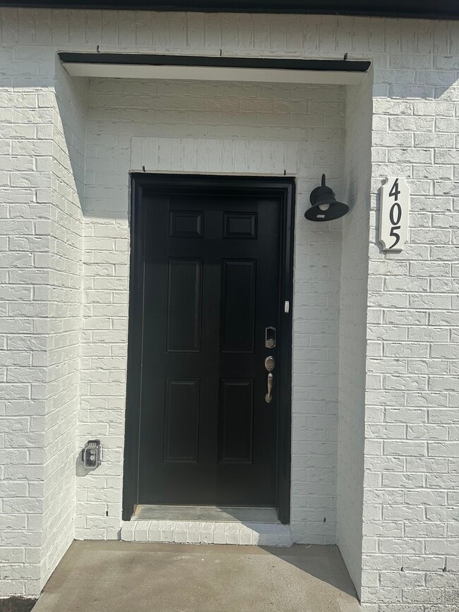 Building Photo - 405 Diversity Wy