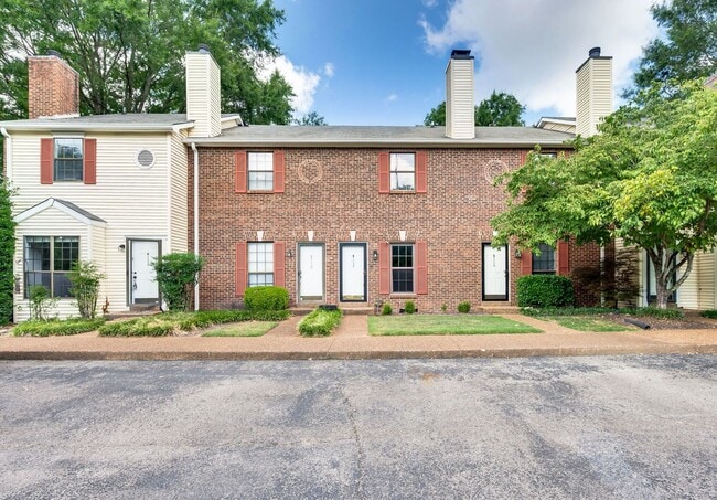 Building Photo - Awesome updated 2BR/1.5BA townhome in Bell...