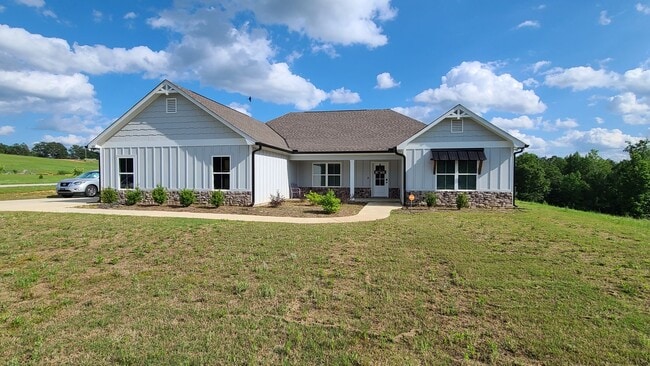 Building Photo - Country living in a modern house