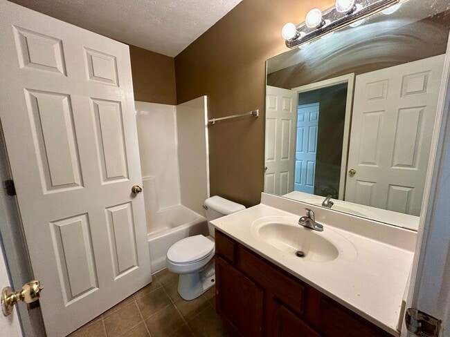 Photo - 221 Simba Way