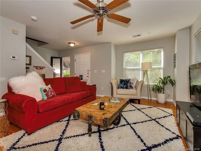 Photo - 520 Patterson St