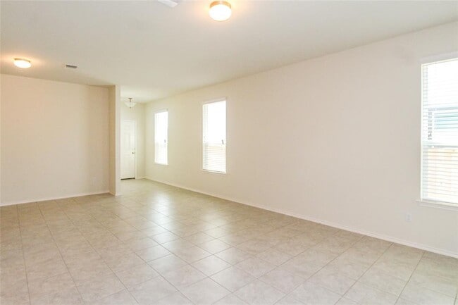 Photo - 259 Silktassel Way