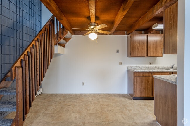 1BD, 1BA W/LOFT 679 - 700SF