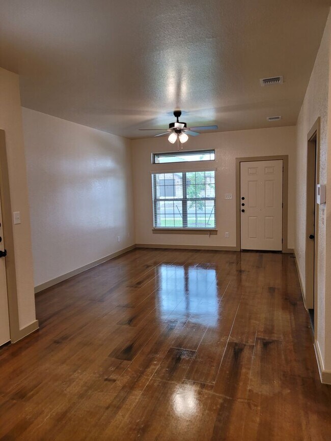 Photo - 1911 Caspian Trl