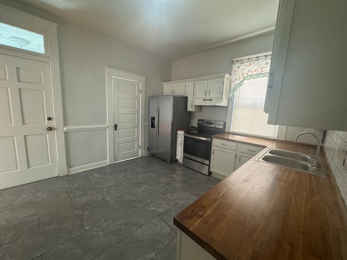 Photo - 1311 Carr Ave