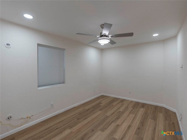 Building Photo - 268 White Oak Dr Rental