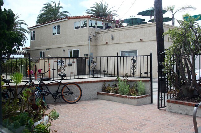 Photo - 826 Dover Ct