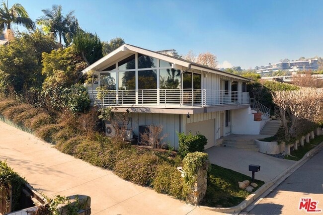 1127 Angelo Dr