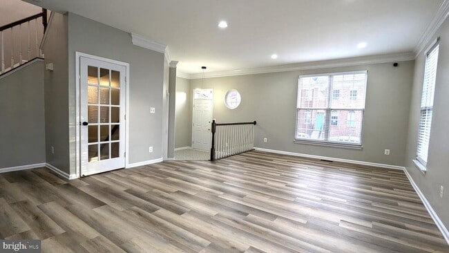 Photo - 21506 Trowbridge Square