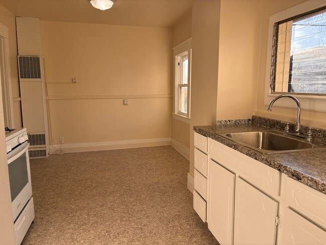 Photo - Winter Move-In Special!! Inner SE ::: RARE Opening, Vintage 1bd Near Belmont & Hawthorne! Unidad 1704-2