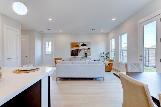 5144 Rosslyn Rd