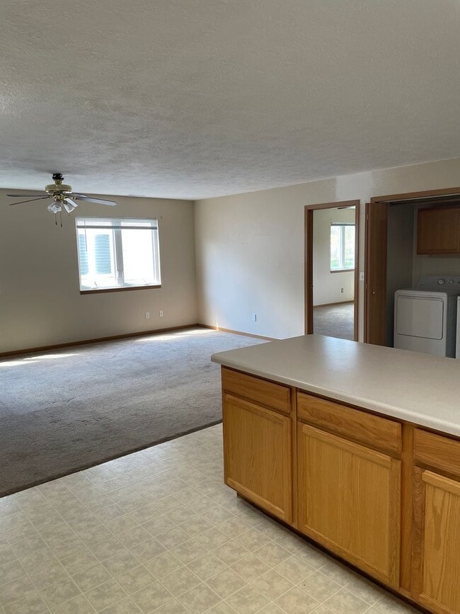 Photo - 1420 E Redwood Blvd