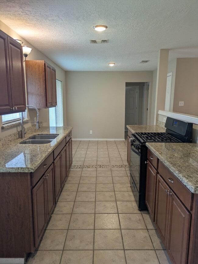 Photo - 1305 Serpentine Dr